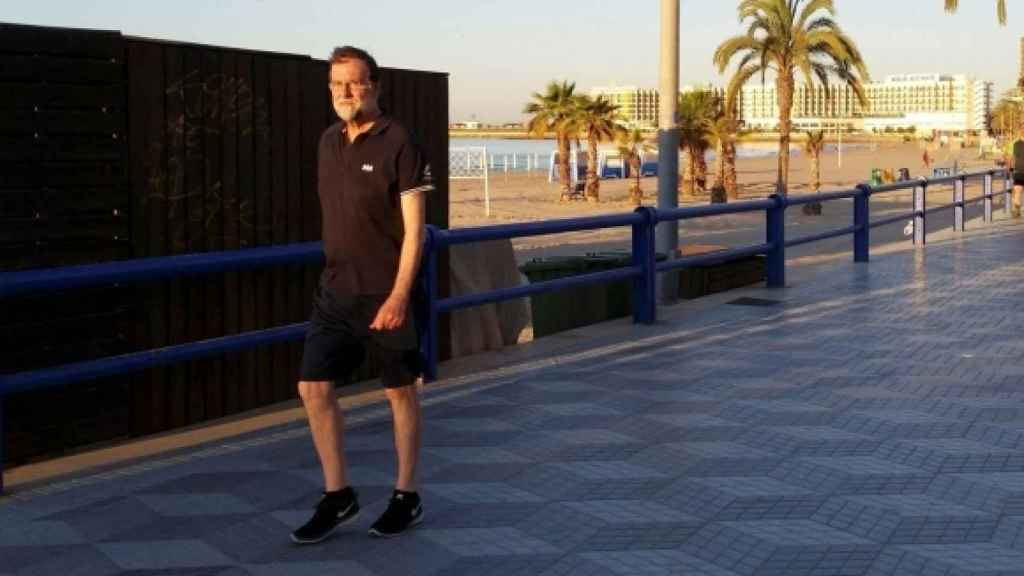 Mariano Rajoy en el paseo marítimo de Alicante