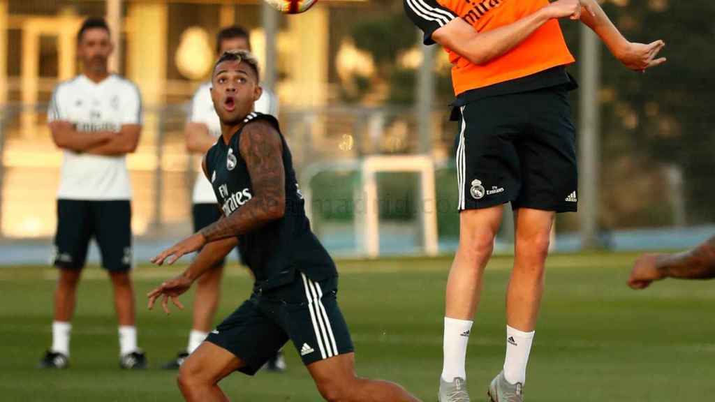 Fede Valverde y Mariano, en un entrenamiento del Real Madrid