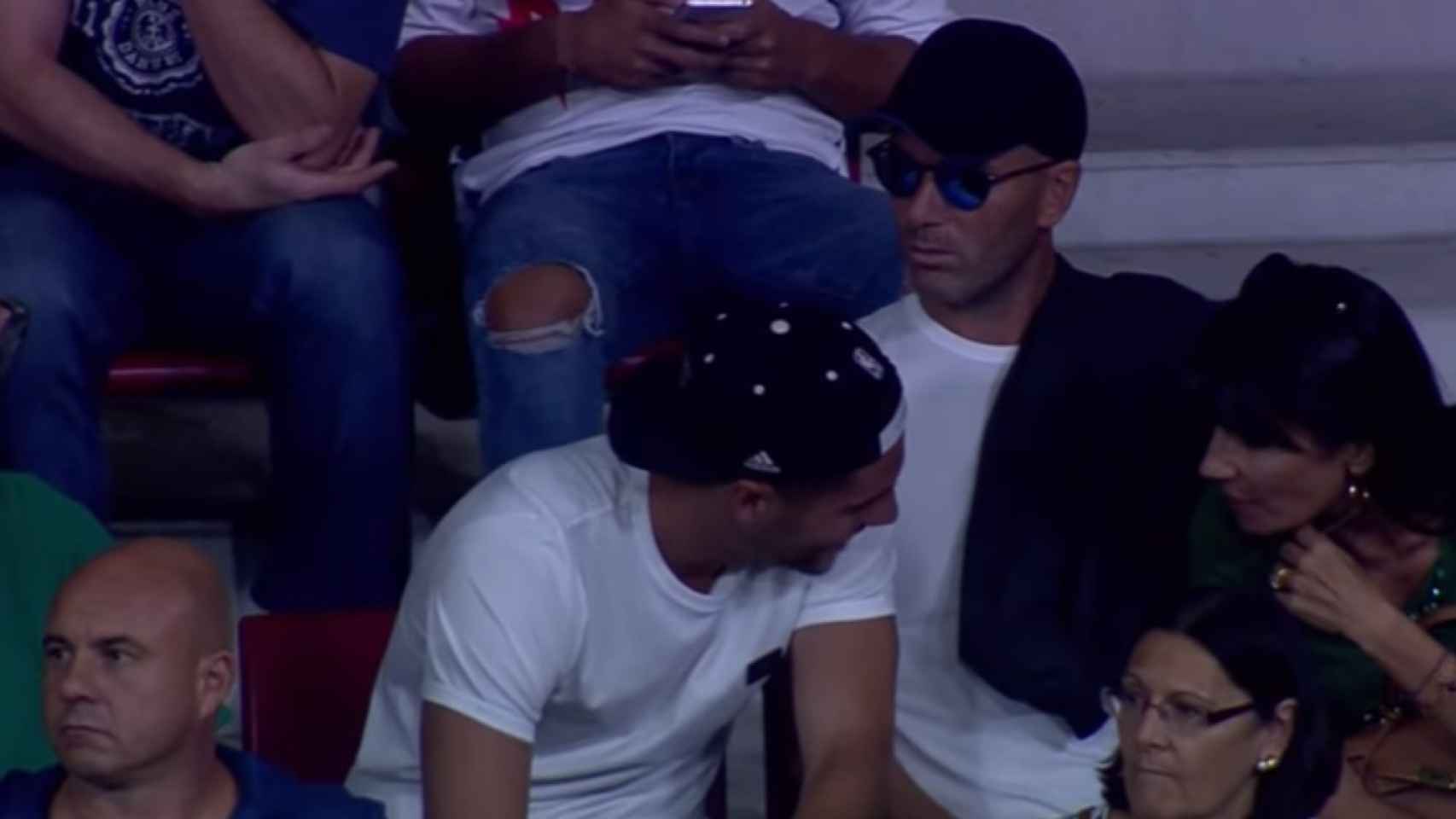 Zidane en el Wanda Metropolitano viendo jugar a Enzo