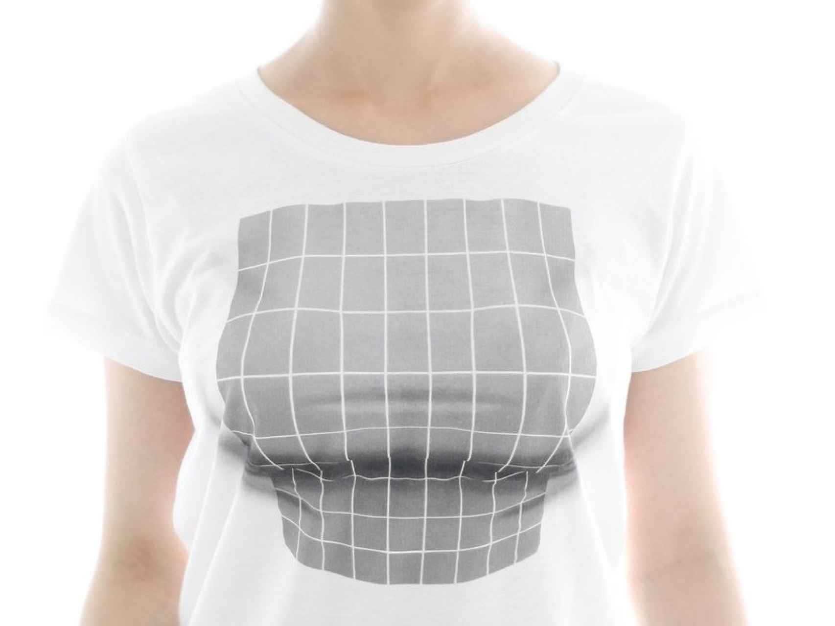 La camiseta que hace que tus pechos parezcan más grandes