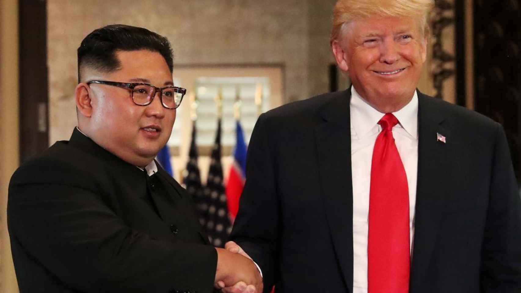 Trump y Kim se estrechan la mano durante su encuentro en Singapur, el pasado junio.