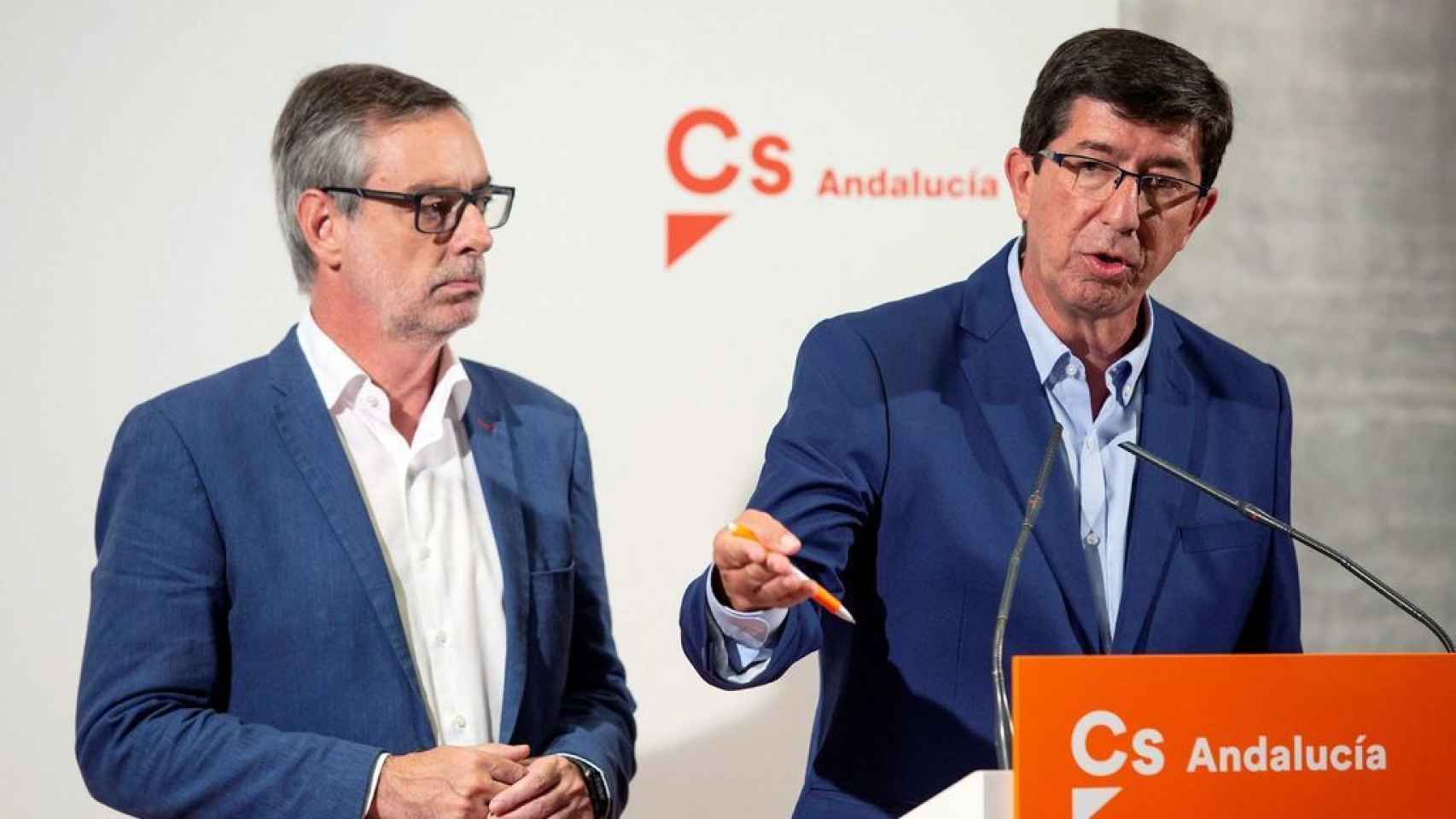 José Manuel Villegas, secretario general de Cs, y Juan Marín, líder de la formación en Andalucía, durante la comparecencia para anunciar la ruptura con el PSOE-A.