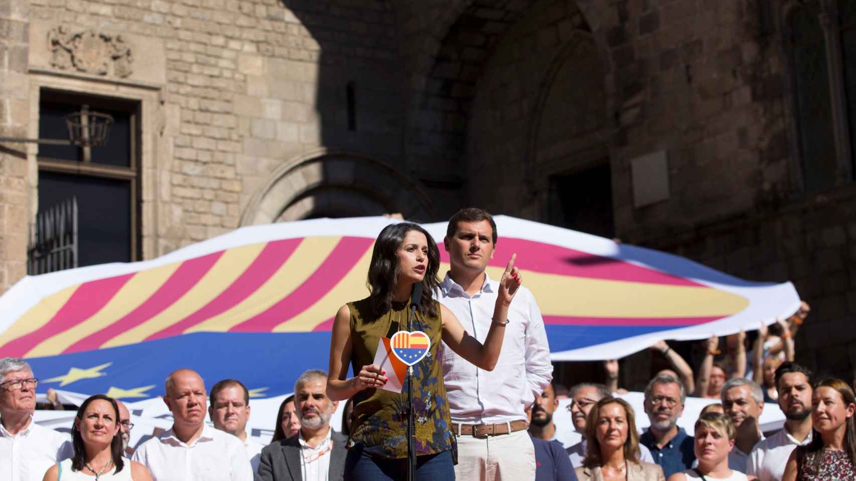 El presidente de Ciudadanos, Albert Rivera, junto a la la líder de Cs en Cataluña y portavoz nacional, Inés Arrimadas.