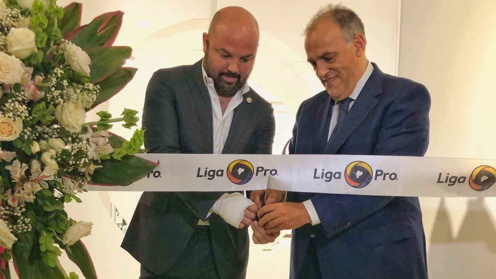 Miguel Ángel Loor, presidente de la Liga Profesional de Fútbol de Ecuador, y Javier Tebas, presidente de La Liga. Foto: Twitter (@LigaProEC)