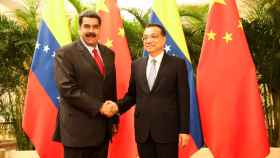 Nicolás Maduro y el presidente chino Li Keqiang, durante su encuentro en Pekín.