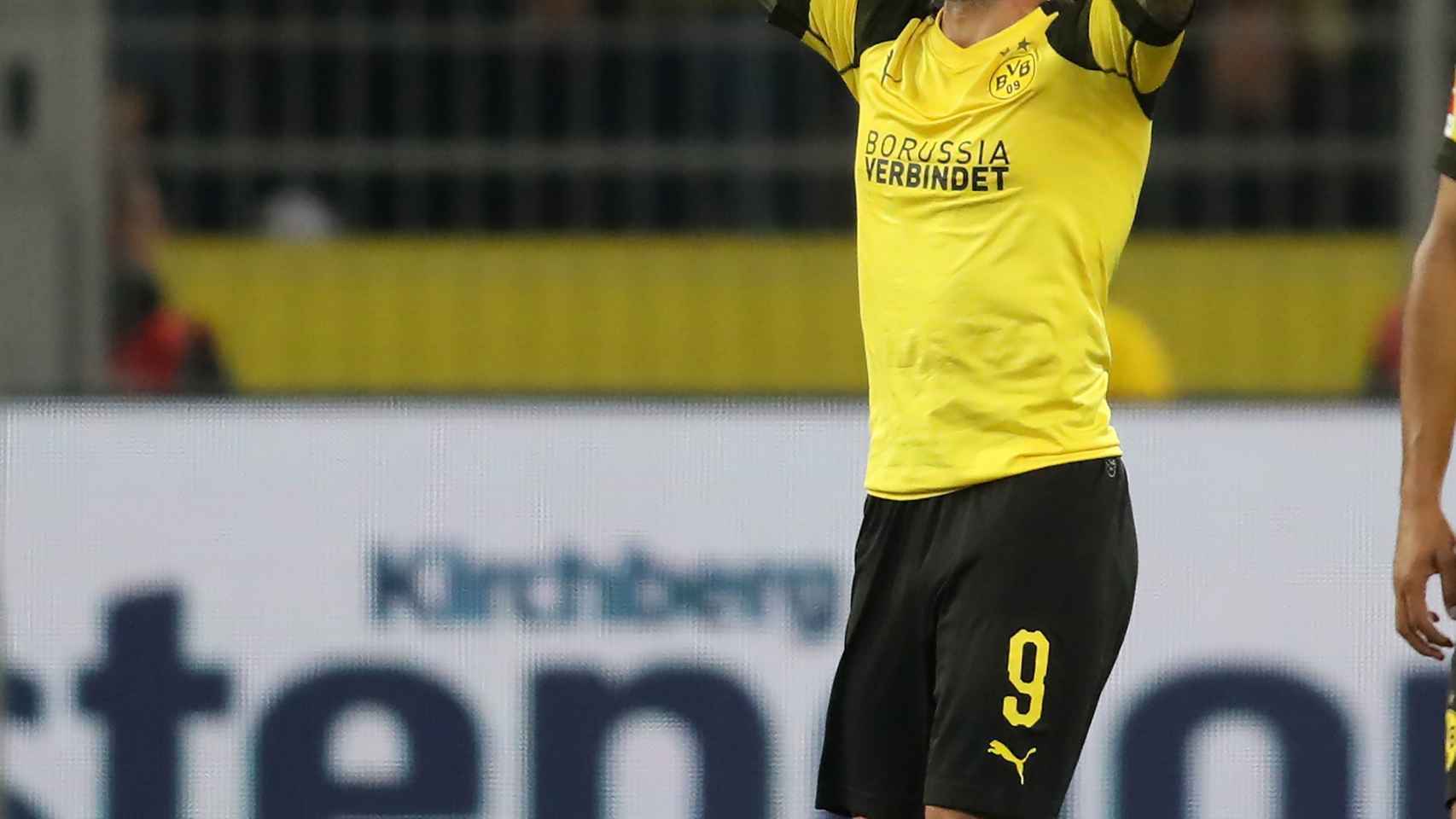 Paco Alcácer marca su primer gol con el Borussia Dortmund