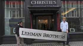 Imangen de un cartel de Lehman Brothers.
