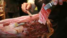 Investigada por comerse 120 kilos de jamón en la charcutería donde trabajaba