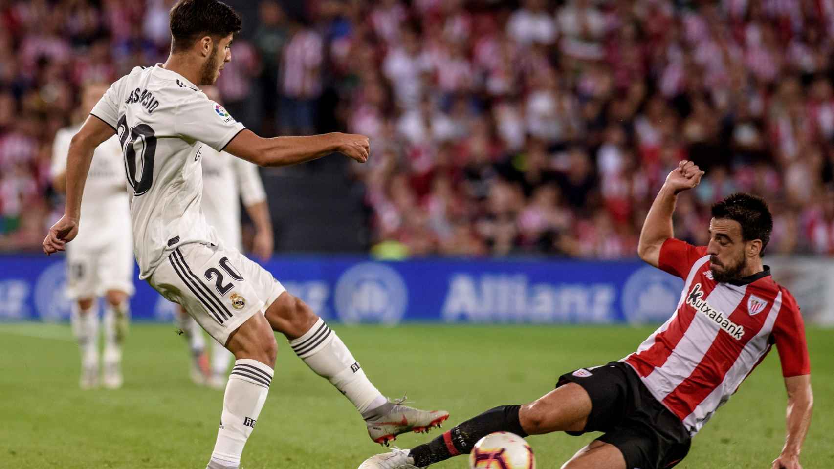 Marco Asensio dispara a portería frente al Athletic
