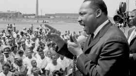 Los independentistas cercan al director del instituto Martin Luther King