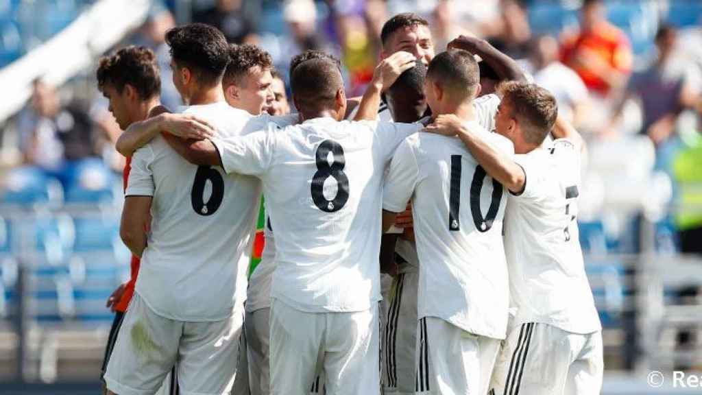El Castilla celebra un gol de Vinicius en Valdebebas