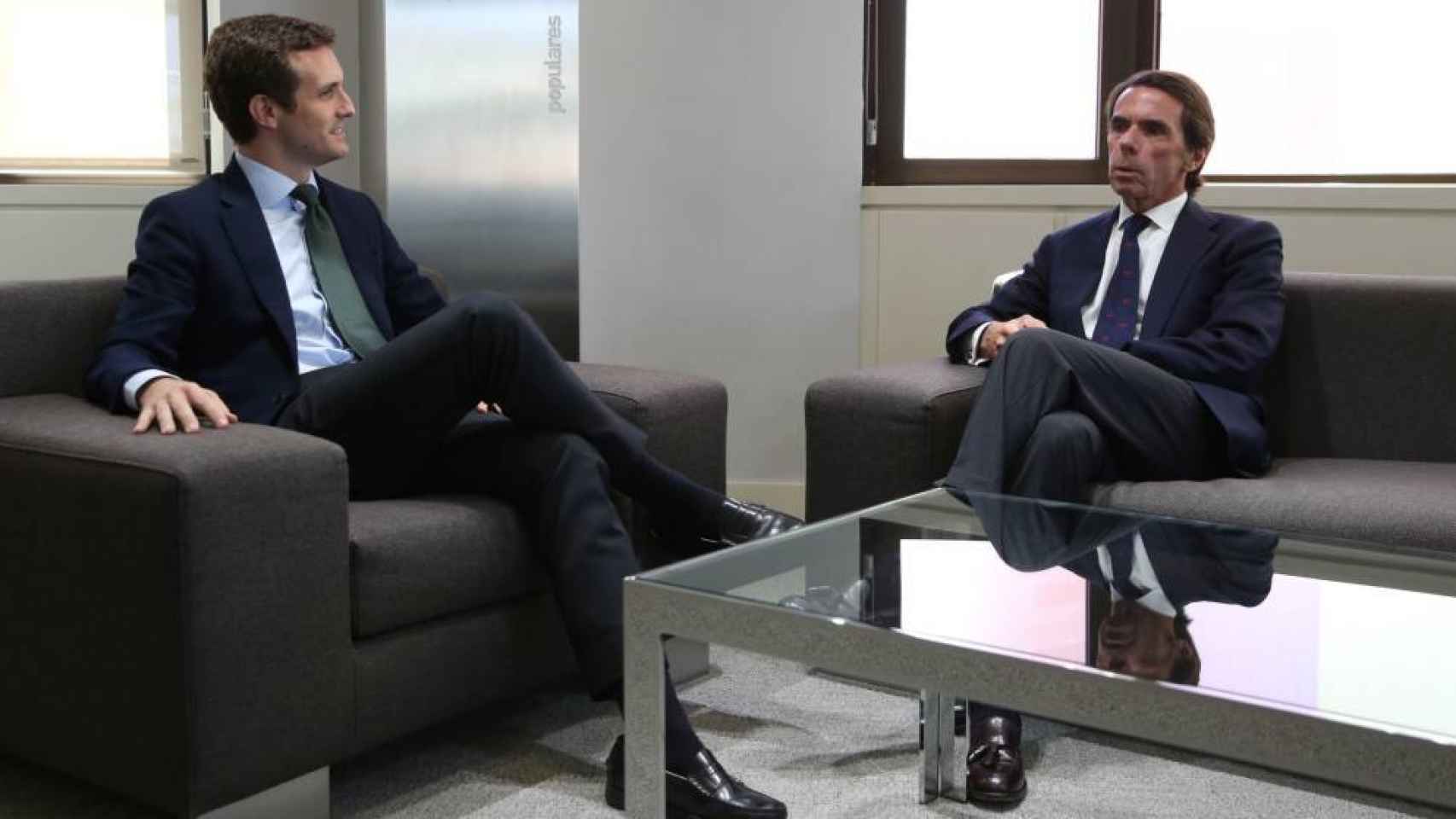 El presidente del PP, Pablo Casado, con el expresidente José María Aznar.