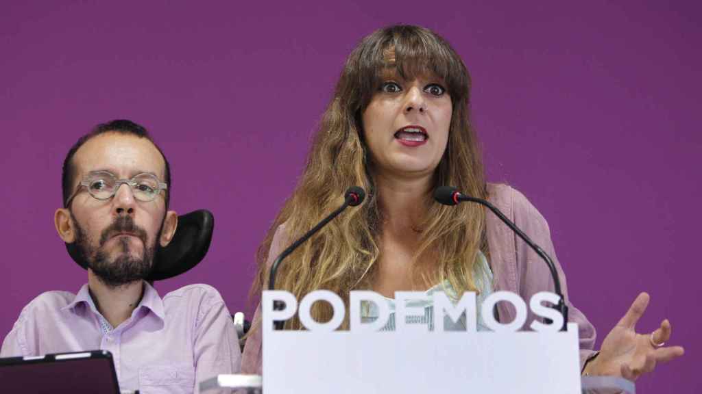Pablo Echenique y Noelia Vera atienden a la prensa tras el consejo de dirección de Podemos.