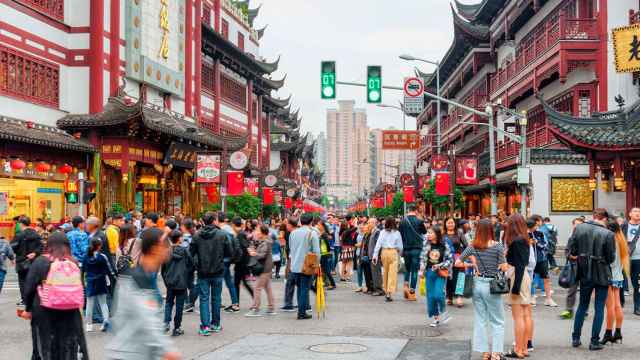 Una calle comercial de Shanghai (China).