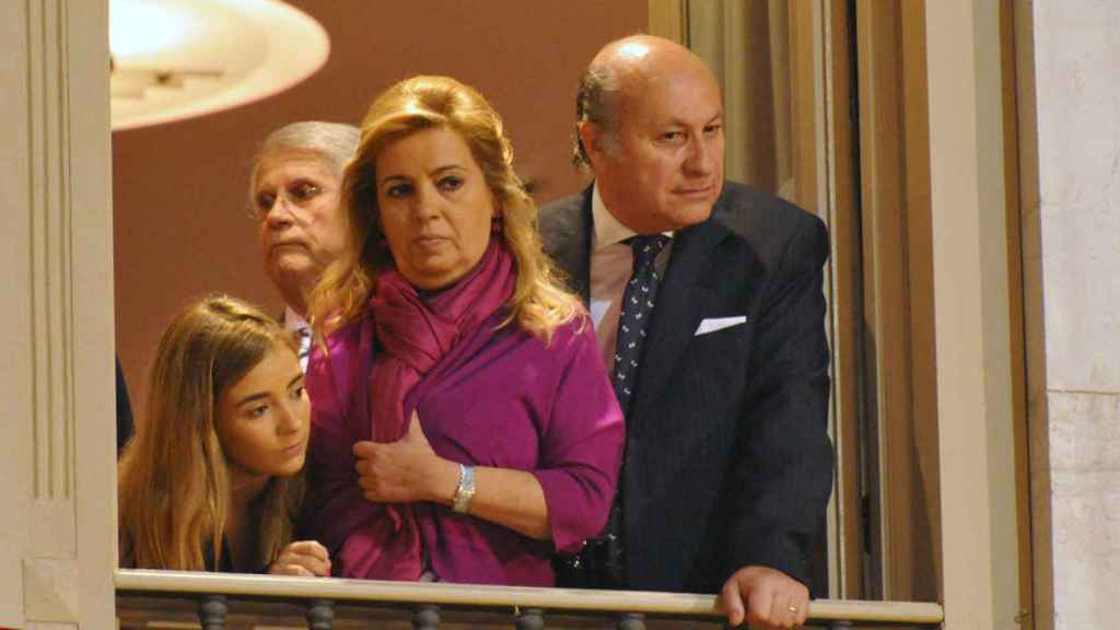 José Carlos junto a Carmen Borrego y su hija.