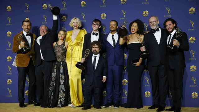 El elenco de 'Juego de Tronos', con los premios Emmy.