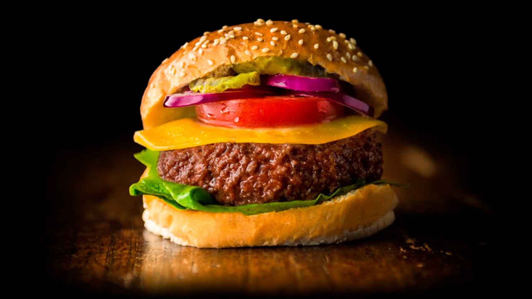 Mosa Meat presentó en 2013 la primera hamburguesa hecha con células de vaca en crecimiento.