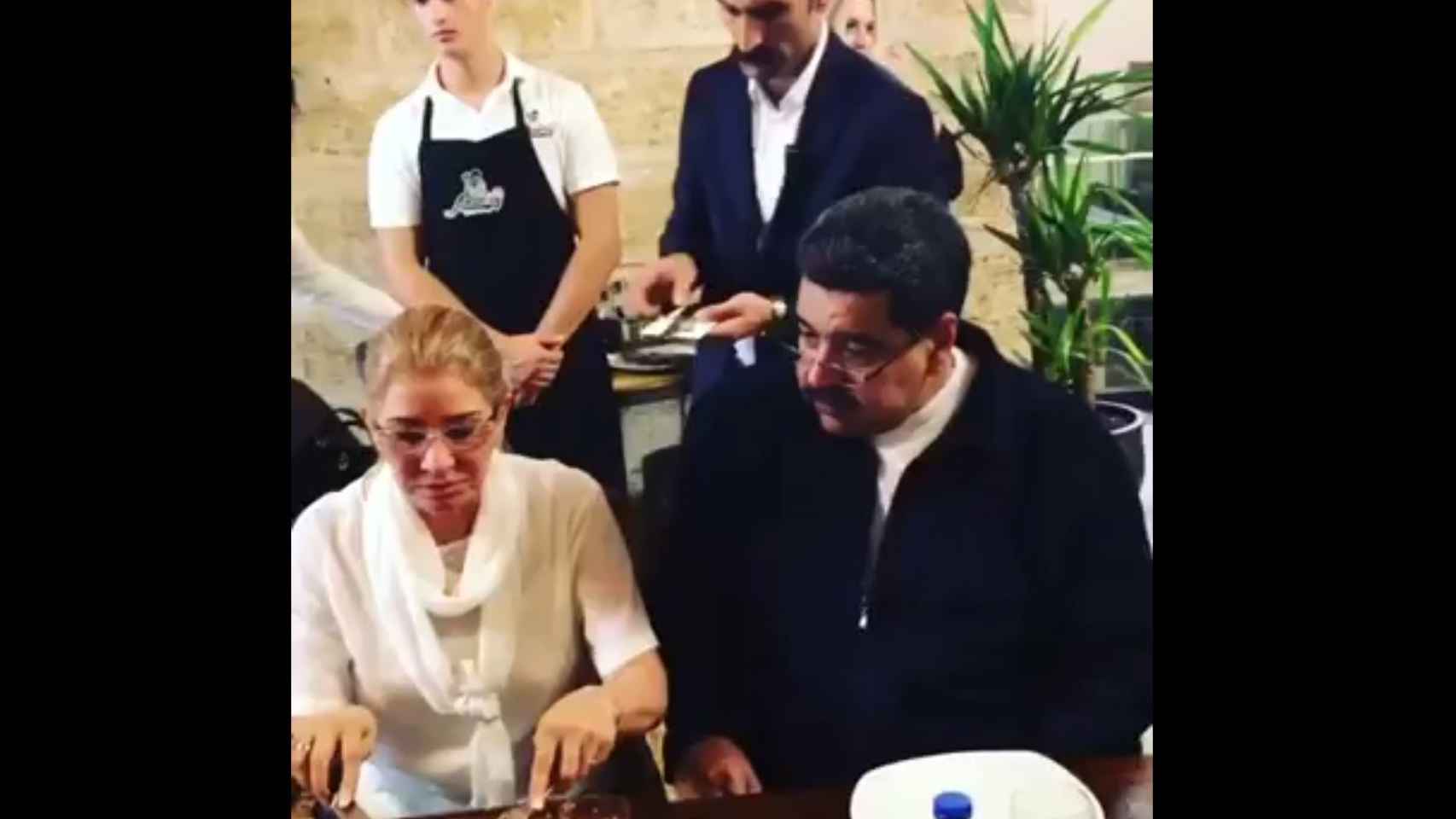 Maduro y su mujer, en un restaurante de lujo de Turquía.