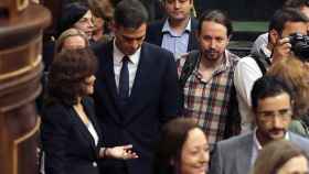 Pablo Iglesias junto a Pedro Sánchez este miércoles en el Congreso.