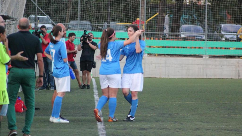 Alba en su debut