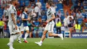 Gareth Bale, Sergio Ramos y Carvajal, durante el calentamiento en el Santiago Bernabéu