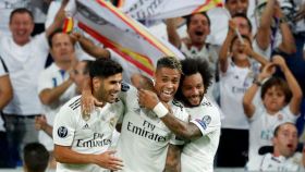 Asensio, Mariano y Marcelo celebran un gol en el Santiago Bernabéu