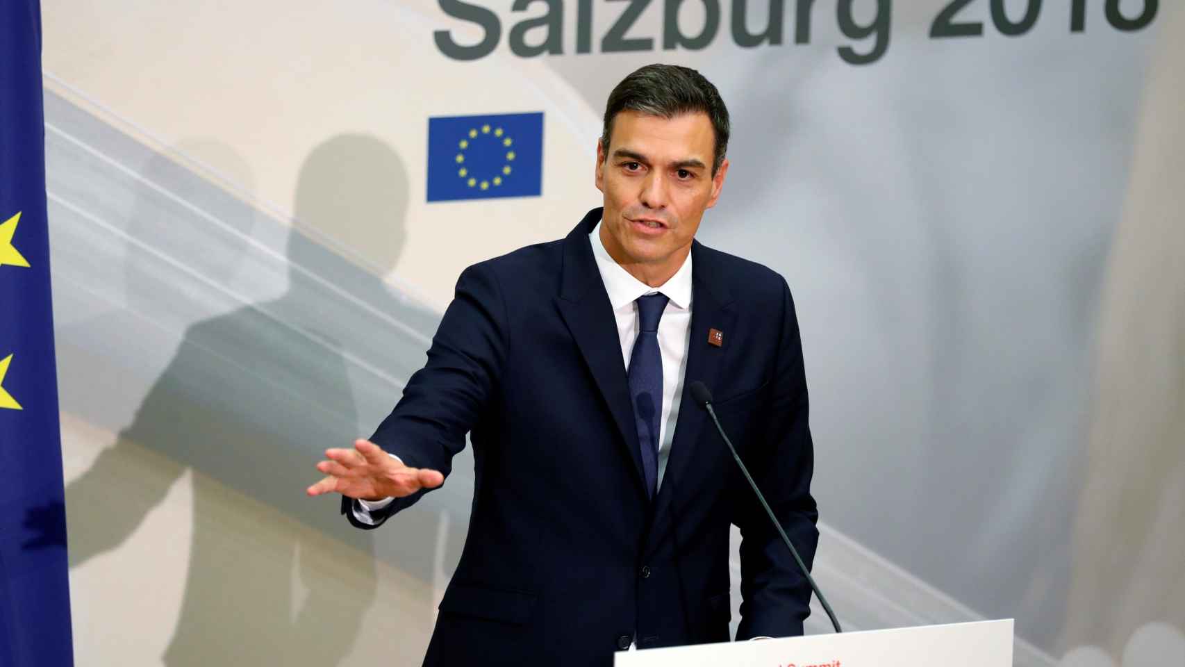 Pedro  Sánchez, en la rueda de prensa final de la cumbre de Salzburgo