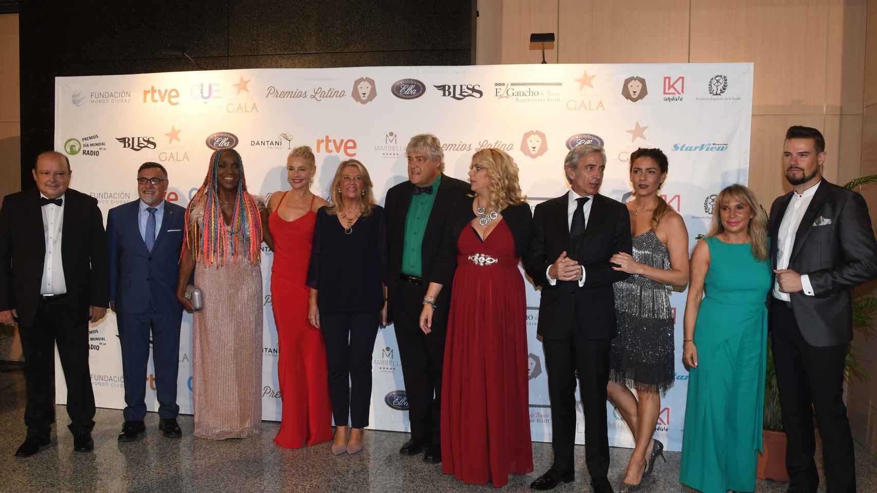 Toñi Prieto y el resto de premiados en los Premios Latinos de Marbella.