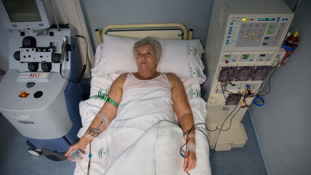 María José acude una vez al mes al Hospital Virgen del Rocío para practicarse una aféresis con la que eliminar el colesteros en sangre.