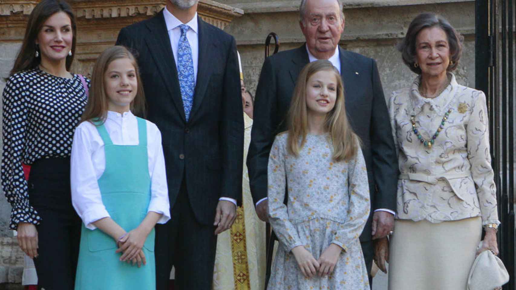 Toda la familia Real al completo en la misa de Pascua en Palma de Mallorca.