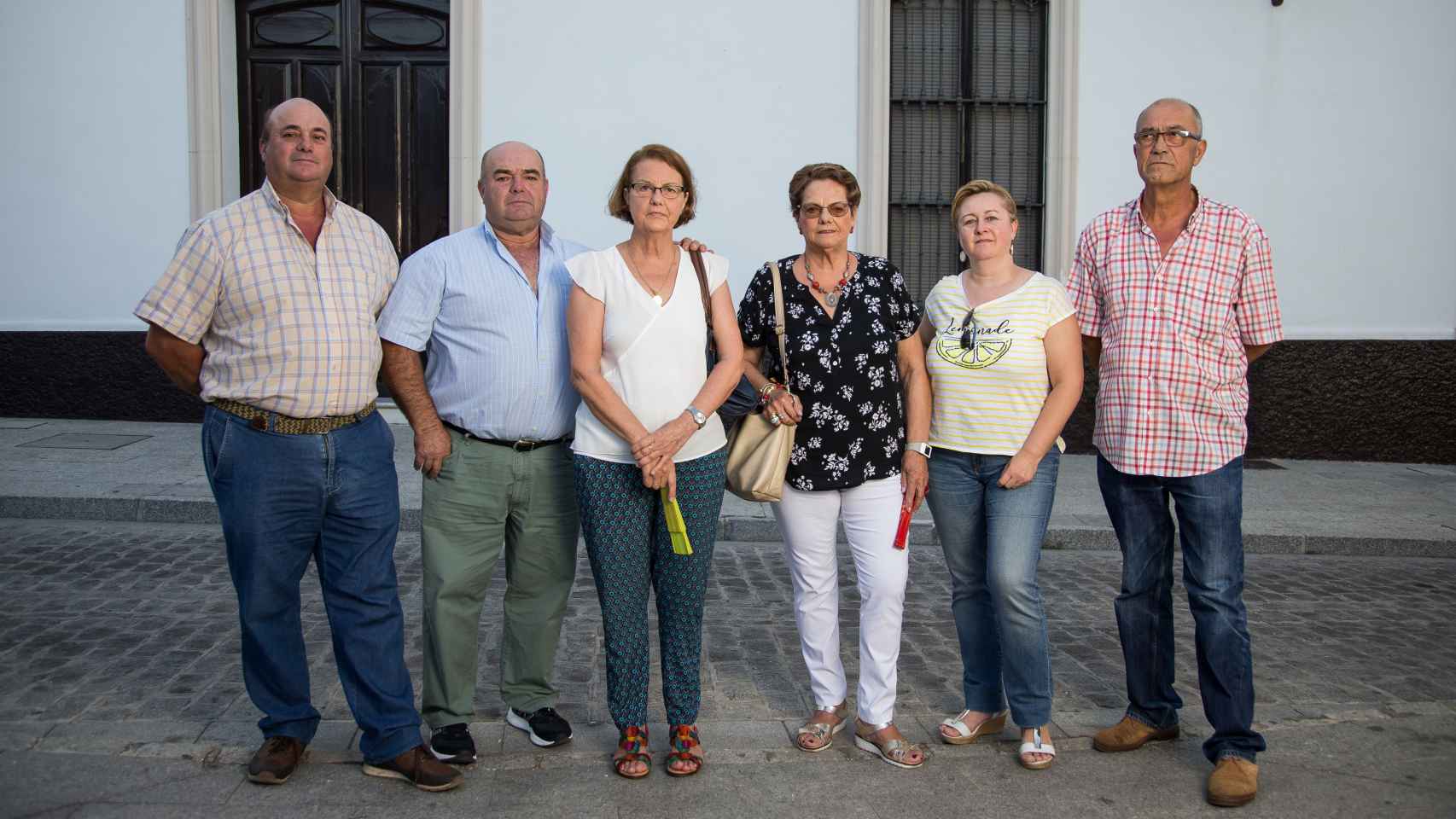 De izquierda a derecha, Manuel, José, Rocío Inmaculada, Carmen, Rocío, Romualdo, descendientes de María Dolores.