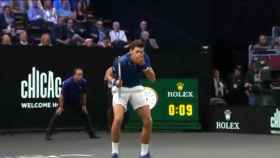 La divertida reacción de Djokovic tras su pelotazo a Federer en la Laver Cup