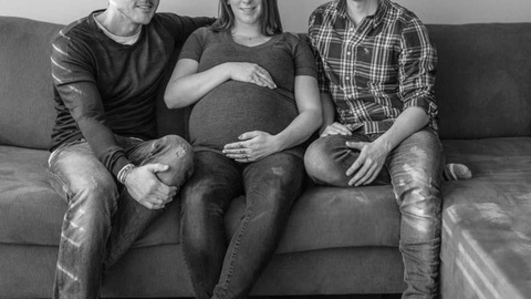 Jordi, Chantelle y Michael posan semanas antes del parto. Para nosotros era importante que la mujer no tuviera ninguna obligación, que fuera algo altruista, comentan.