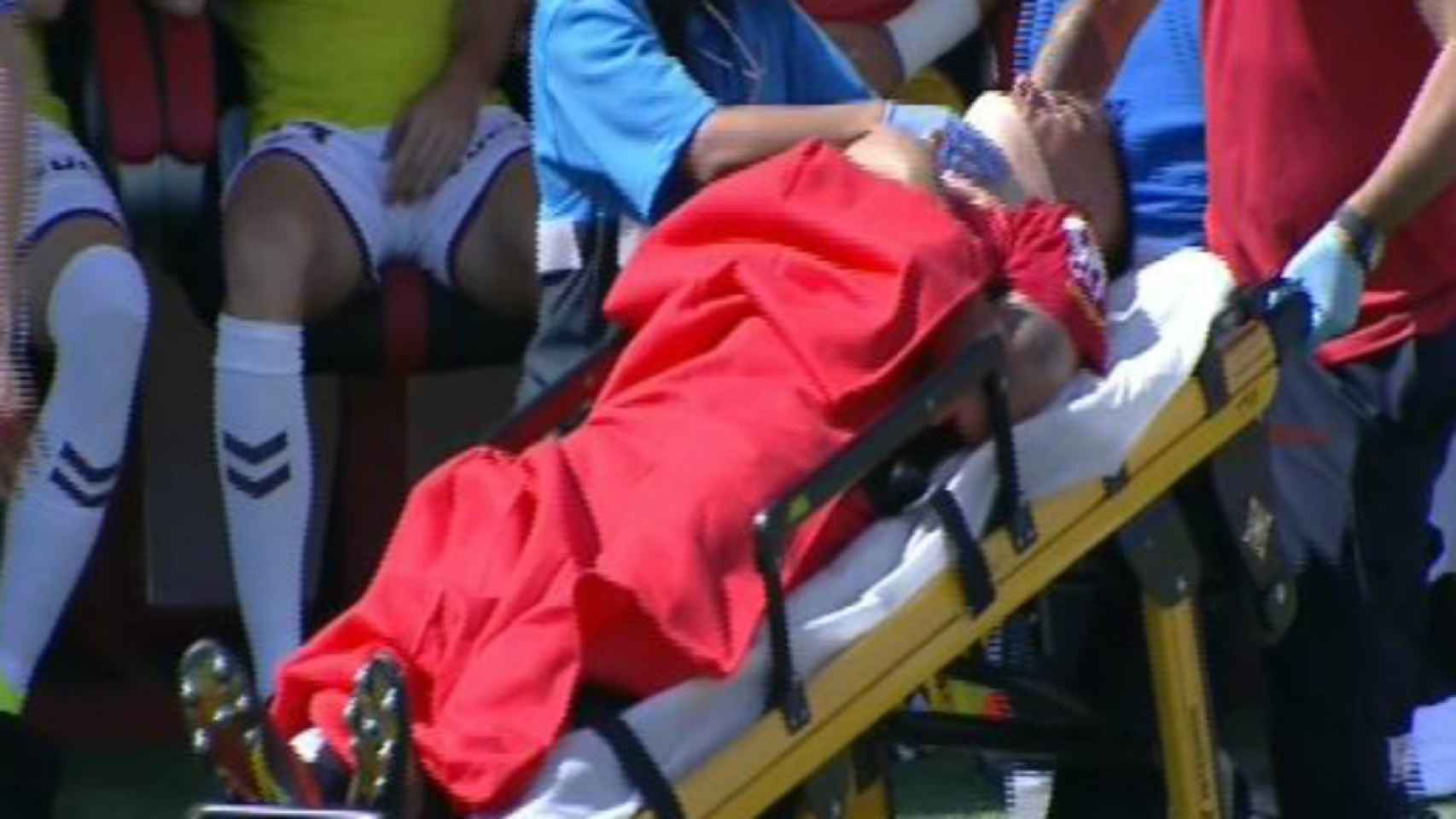 Xisco Campos, trasladado a un hospital por un fuerte golpe en la cabeza. Foto: @FJPascual1