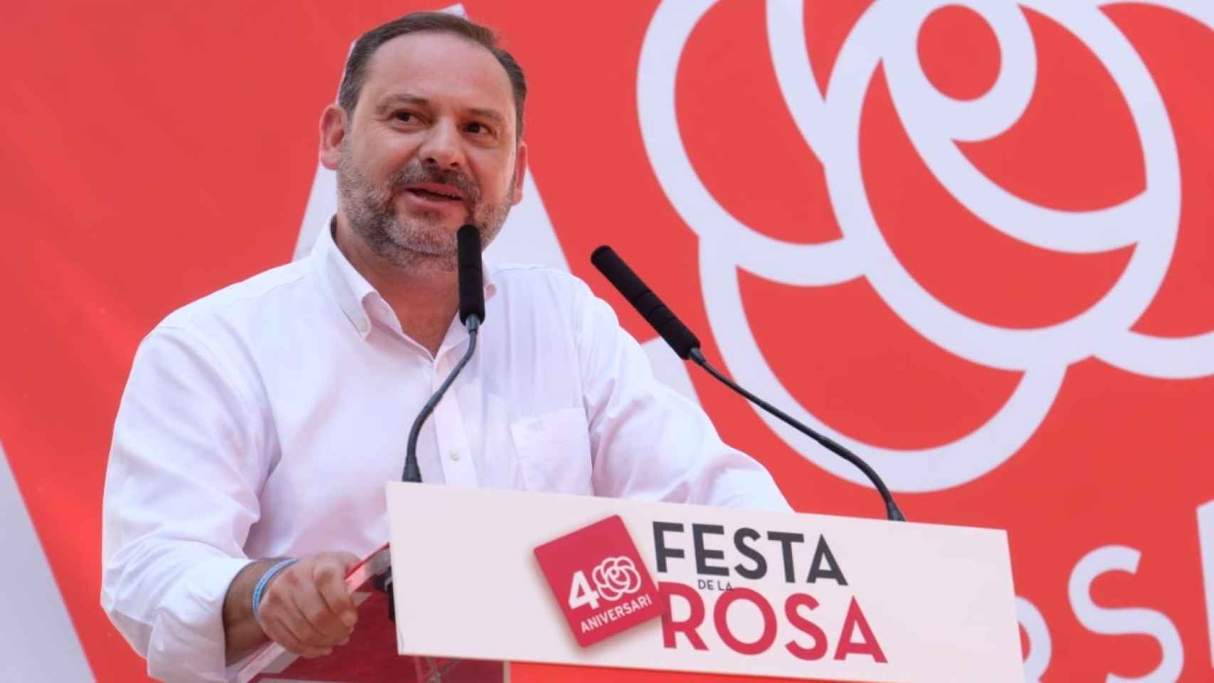 José Luis Ábalos durante su intervención den la Fiesta de la Rosa en Gavá, Barcelona.