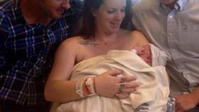 Jordi, Chantelle y Michael en el momento del nacimiento.