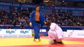 El español Nikoloz Sherazadishvili, de azul, ante el cubano Iván Felipe Silva Morales en la final de -90 kilogramos del Mundial de Judo de Azerbaiyán 2018