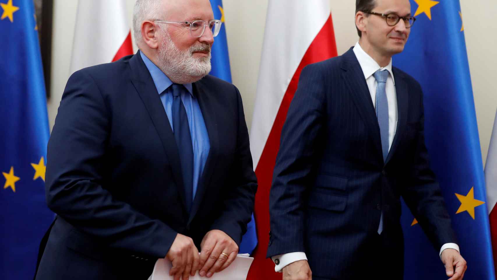El vicepresidente Timmermans y el primer ministro polaco, Mateusz Morawiecki, en su última reunión en Varsovia