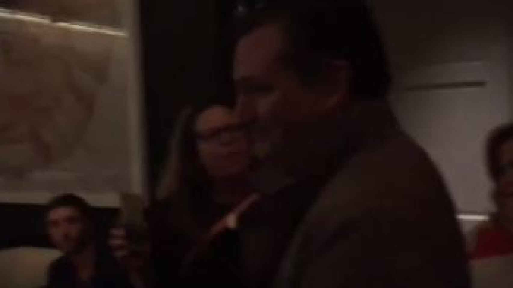 Ted Cruz, acosado en un restaurante por manifestantes.