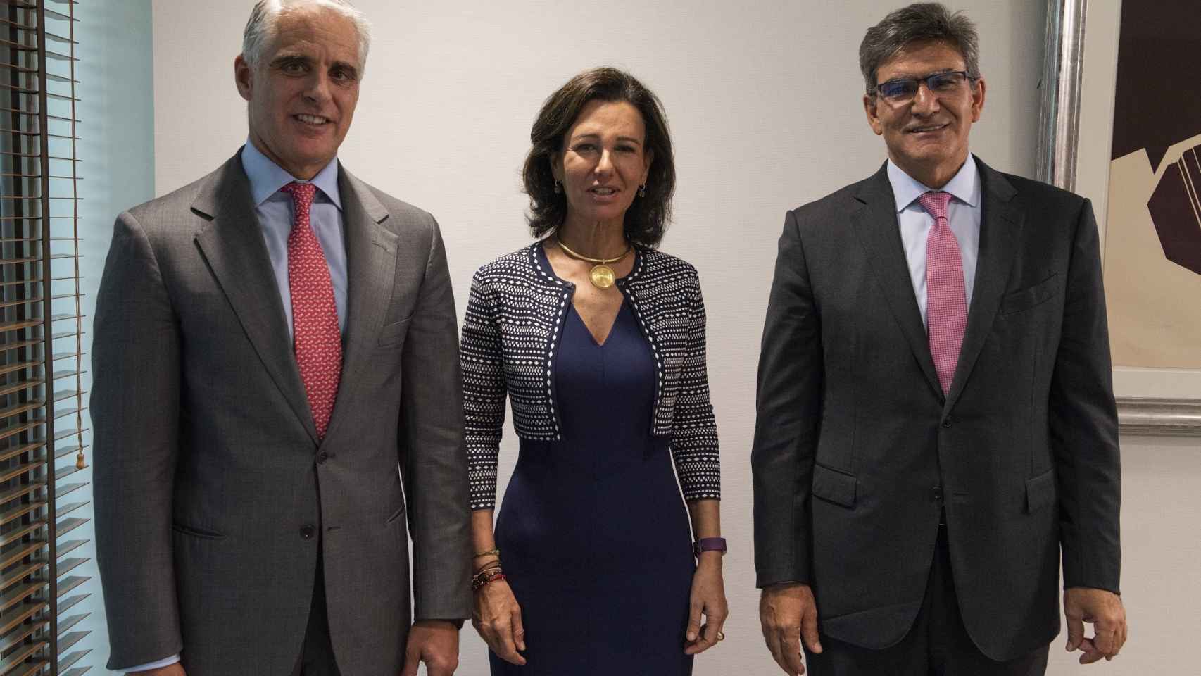 Andrea Orcel, junto a Ana Botín, presidenta del Santander; y José Antonio Álvarez, actual CEO.