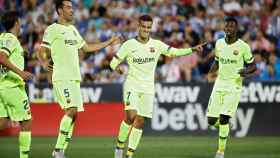 Los jugadores del Barcelona celebran el gol de Coutinho
