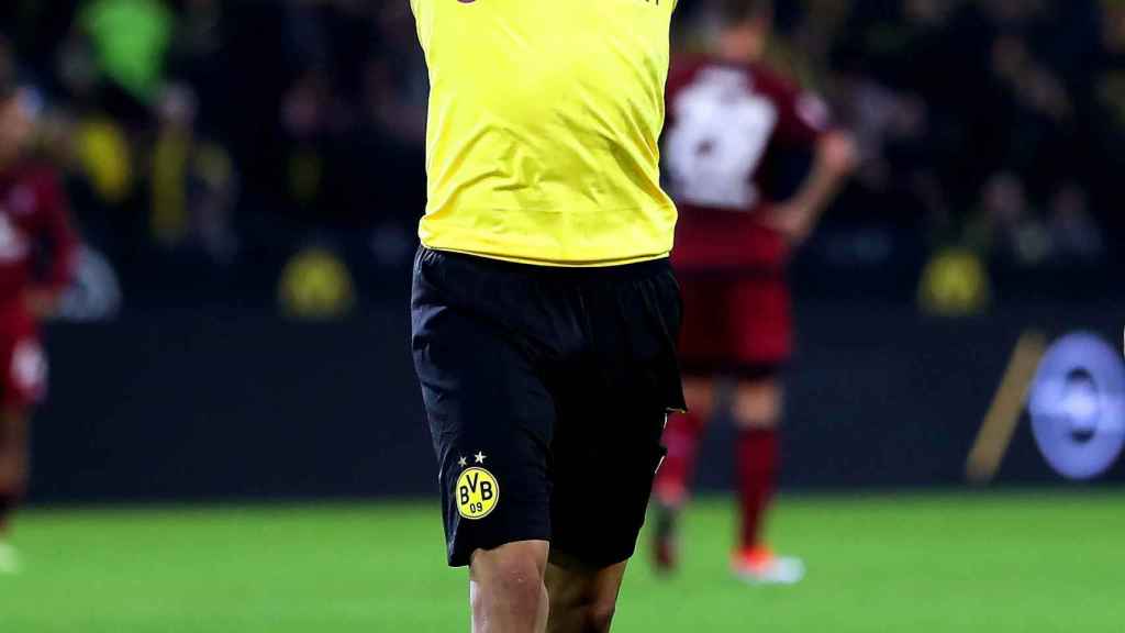 Achraf celebra su gol con el Borussia Dortmund ante el Nuremberg