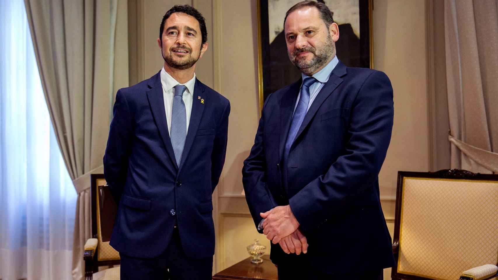 José Luis Ábalos y Damián Calvet, en la sede del Ministerio de Fomento en Madrid.