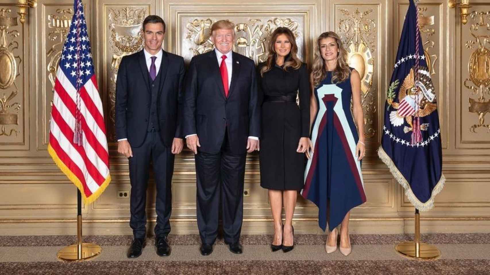 Pedro Sánchez, Donald Trump, Melania Trump y Begoña Gómez con el vestido de Delpozo.