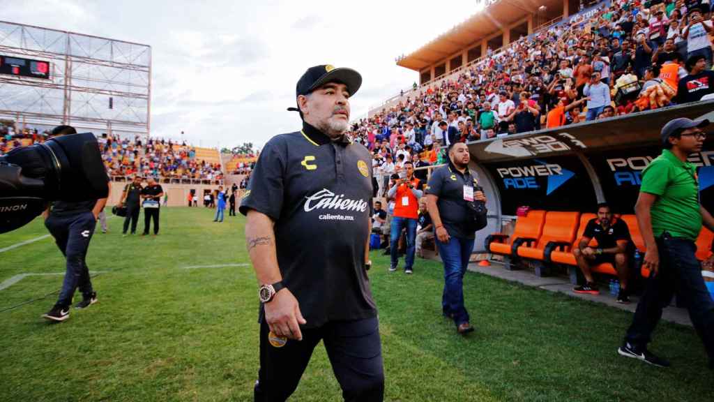 Maradona, entrenador del Dorados.