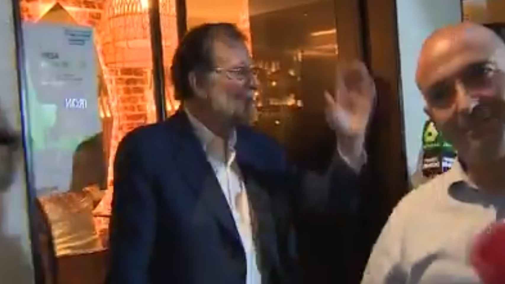 Rajoy a su salida del restaurante en el que se ha celebrado la comida.
