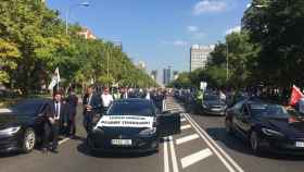 Conductores de Uber y Cabify cortan seis carriles del paseo de la Castellana