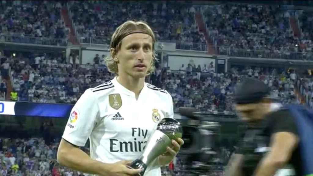 Modric ofrece el The Best al Santiago Bernabéu