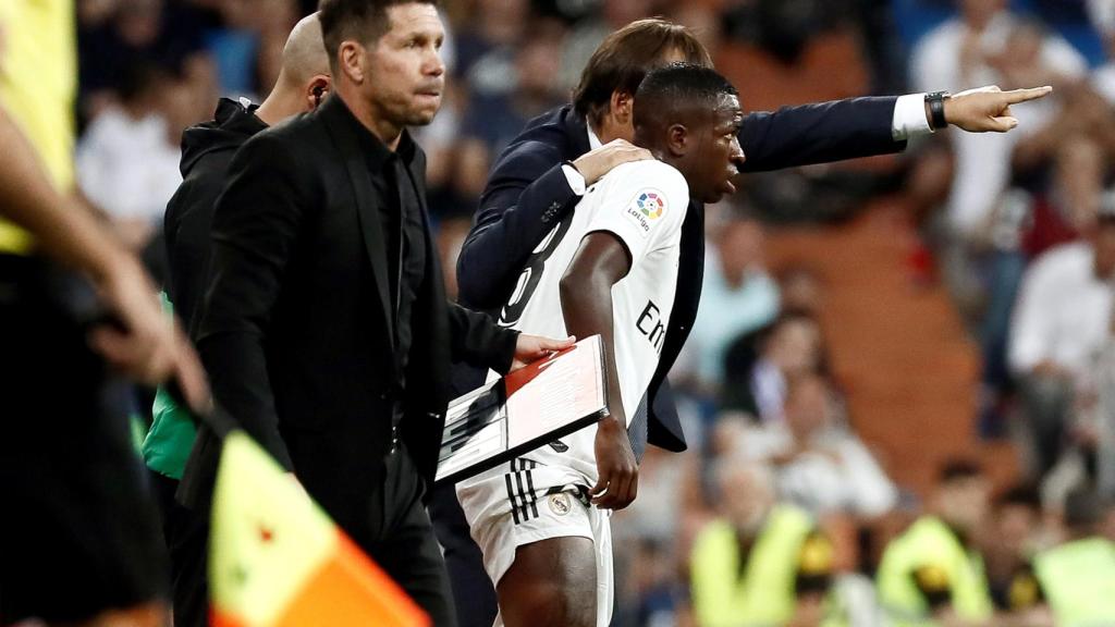Lopetegui da órdenes a Vinicius antes de debutar en partido oficial