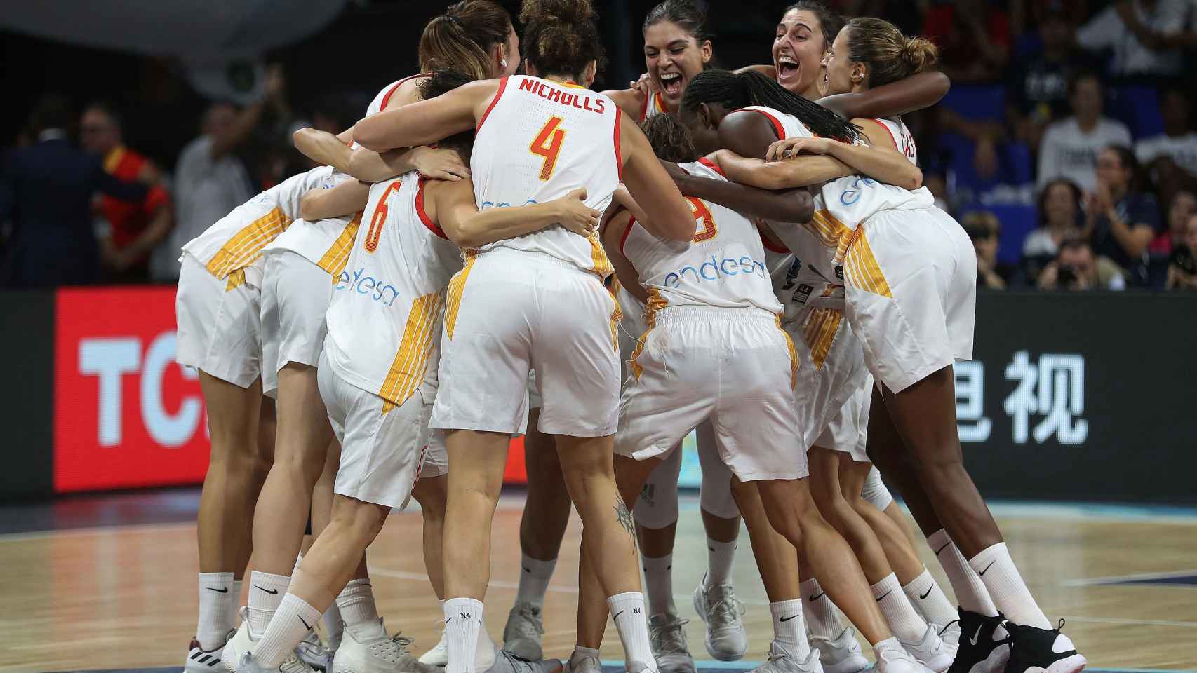 La selección española celebra el triunfo ante Bélgica